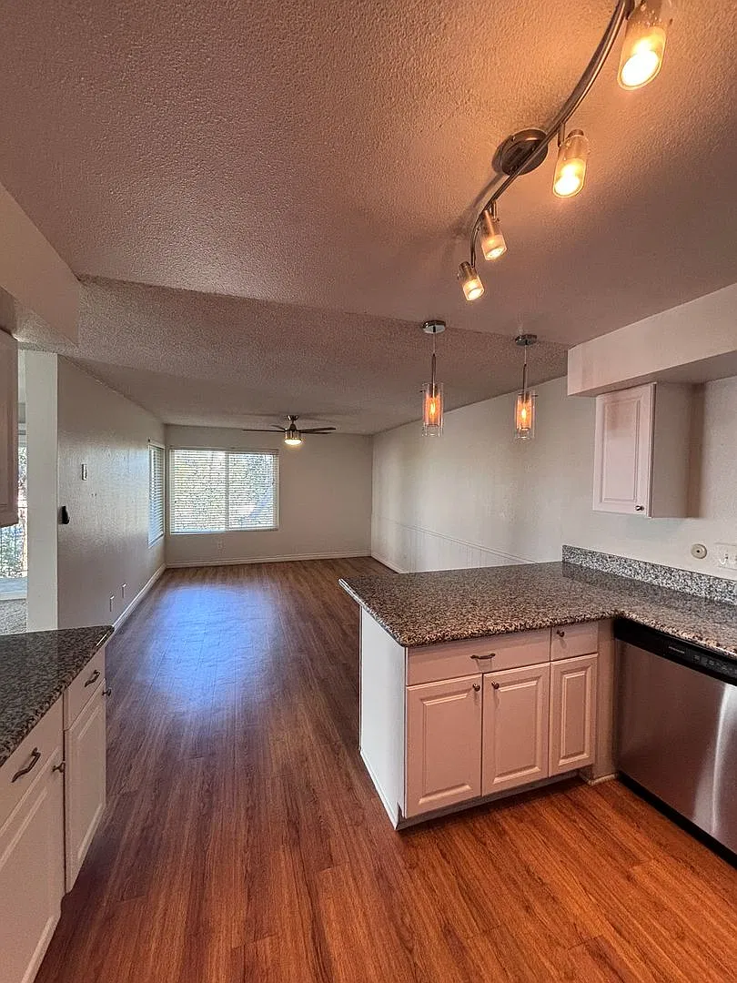 4541 Contour Blvd. — Photo 4