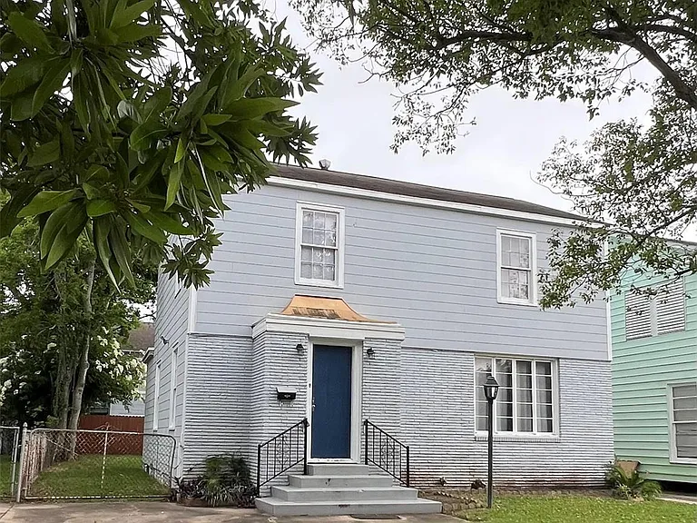 4711 Avenue R 1/2 — Photo 1