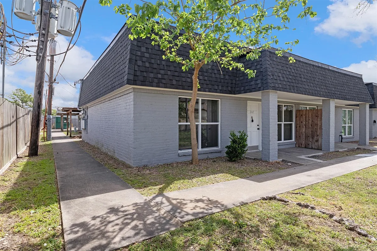 Building Photo - 2679 Gessner Rd #304