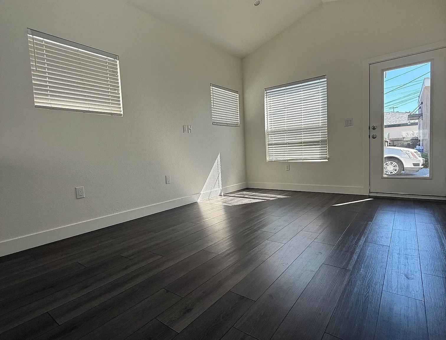 2 bed, 650 sqft, $2,400 — Photo 4