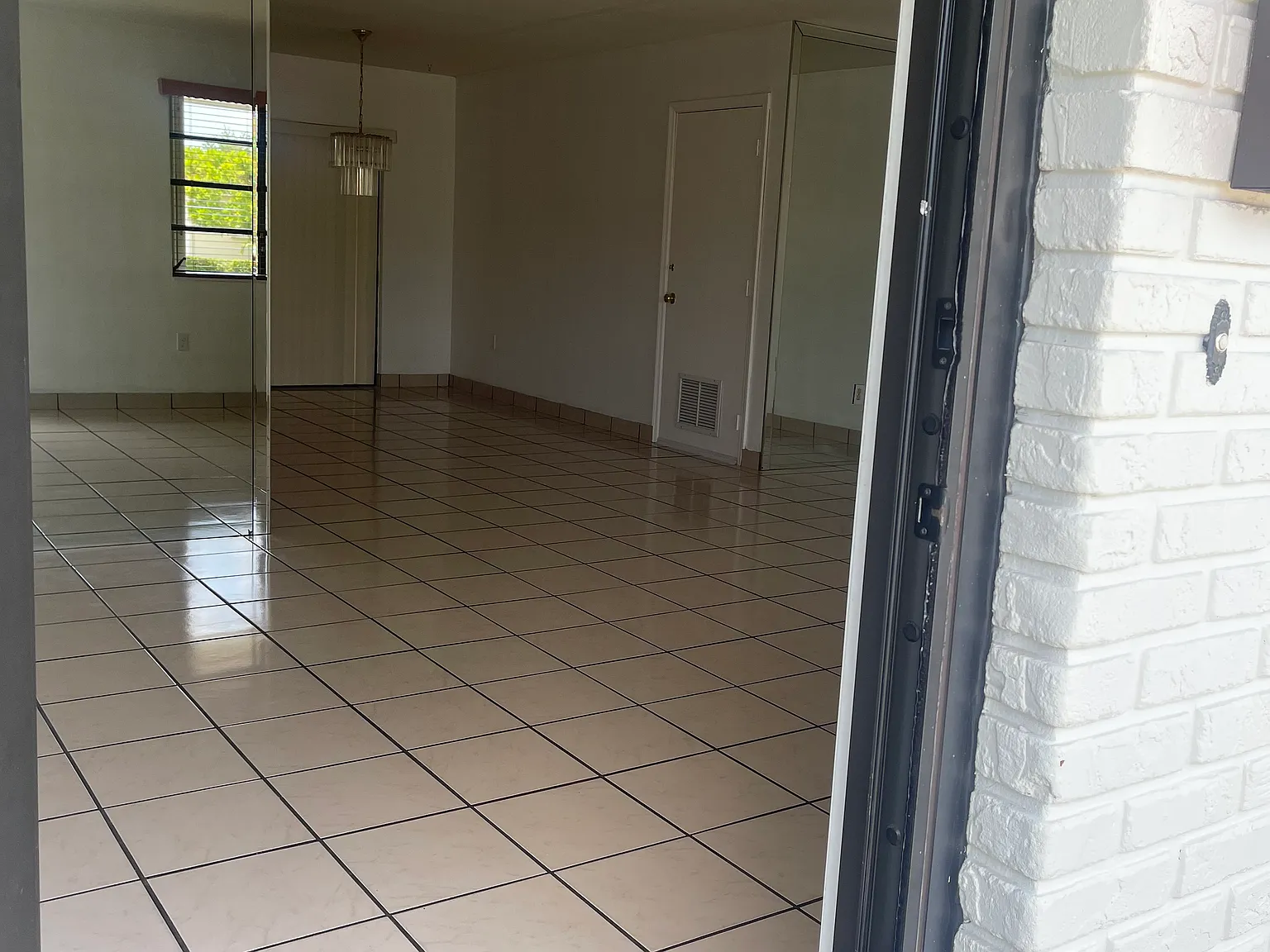 4 bed, 1772 sqft, $4,000 — Photo 3