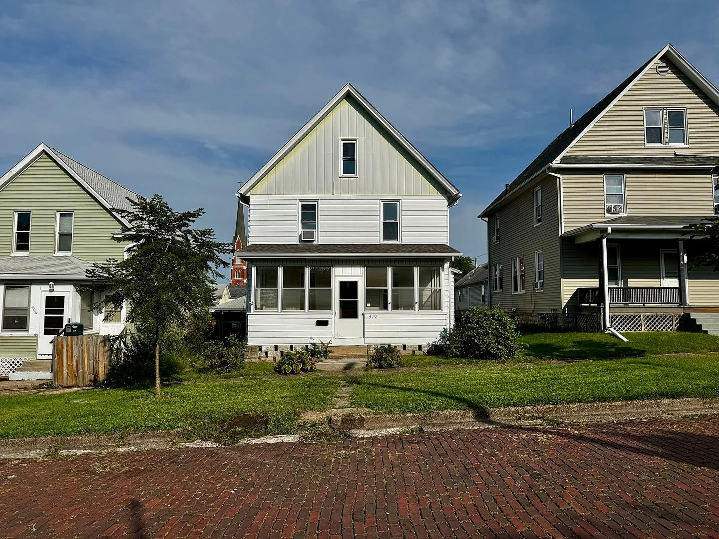 8 Bedroom, 2 Bathroom Home with 3-Car Garage Fully Updated! — Photo 1