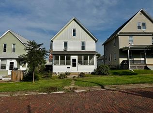 410 9th St, Moline, IL 61265
