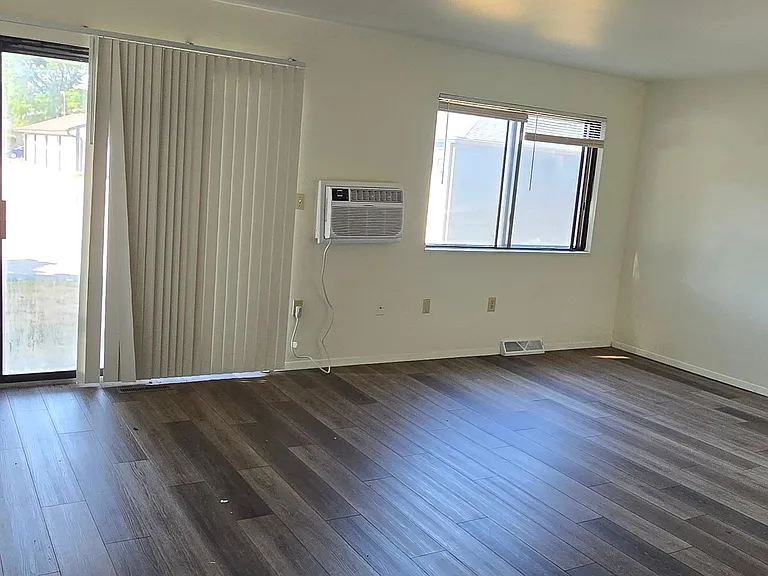 Parkview Apartments — Photo 3