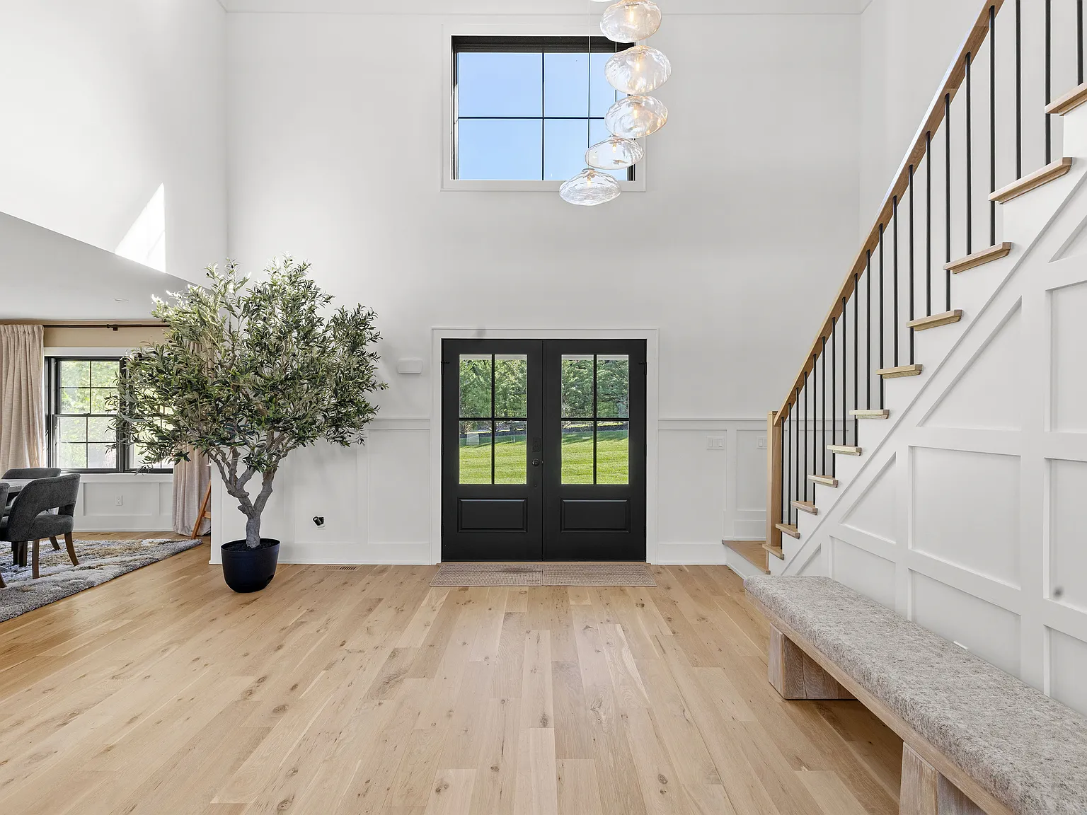 Renovated Southampton Retreat with Heated Pool, Firepit & Tennis — Photo 4
