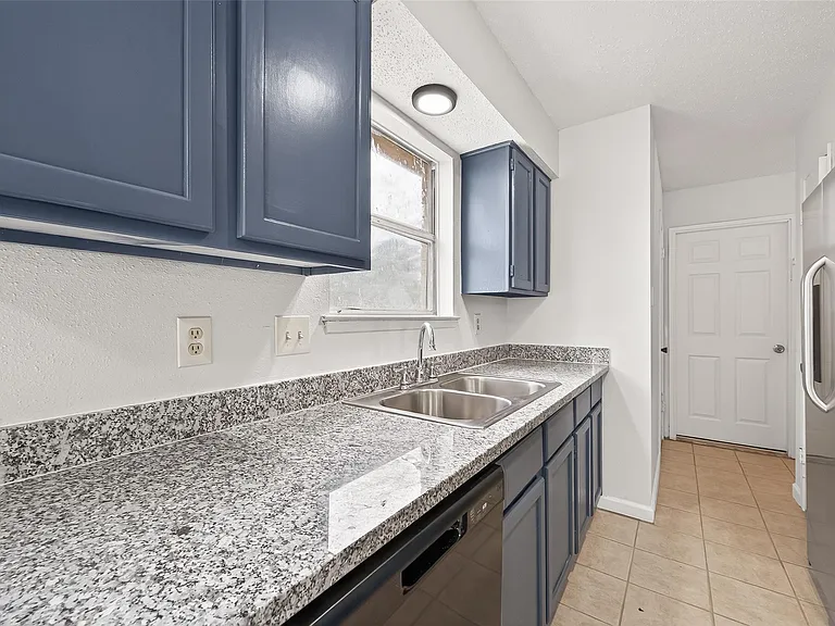 7523 La Place Dr — Photo 16