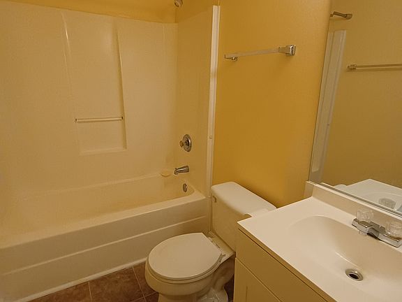 5th image of 401 Ariel Ct