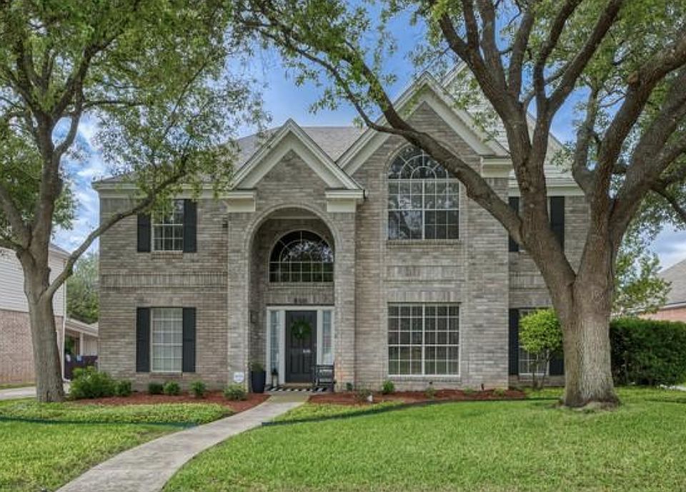 1st image of 8510 Carlton Woods Dr