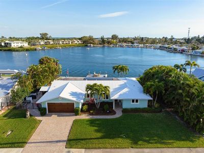525 Key Royale Dr, Holmes Beach, FL, 34217