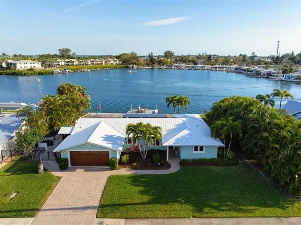 525 Key Royale Dr, Holmes Beach, FL 34217