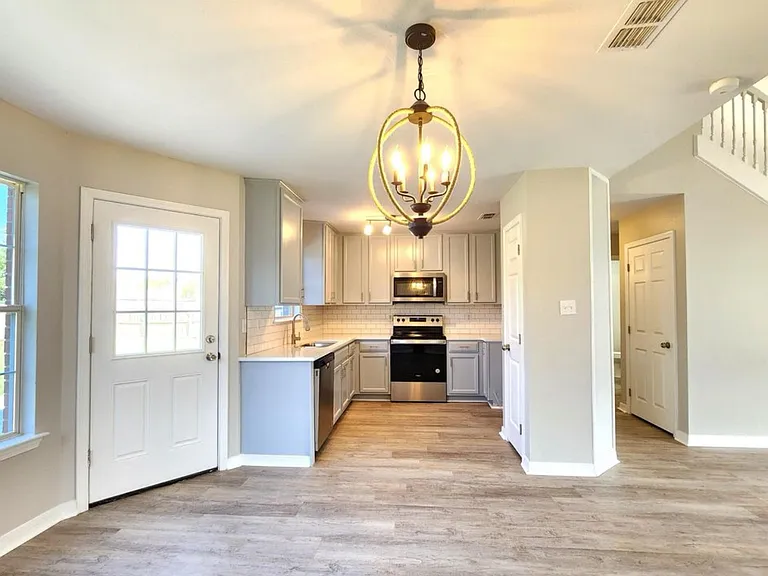14031 Seymour Dr — Photo 15