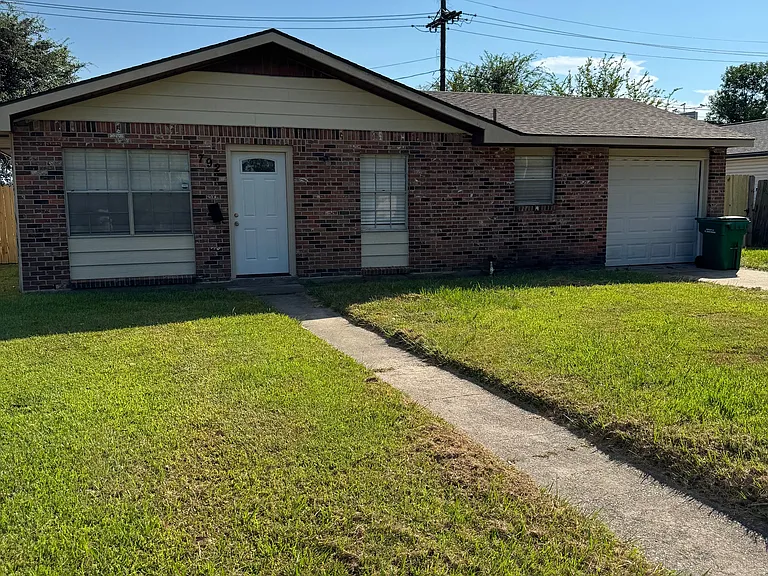 792 Madewood Dr — Photo 1