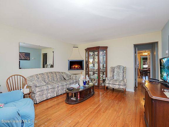 4th image of 113 Clawson St
