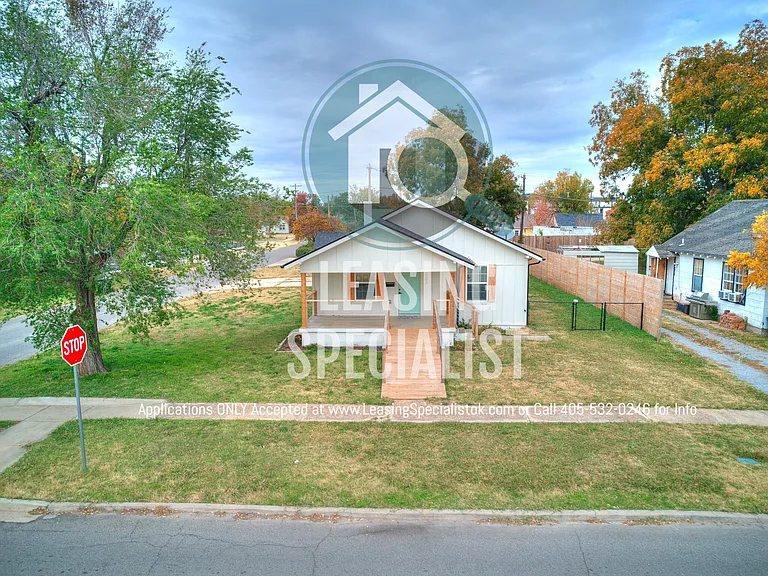 303 E Frank St — Photo 3