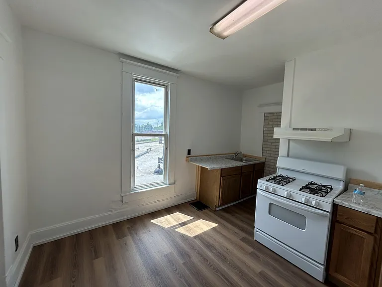 206 4th St #3 — Photo 17