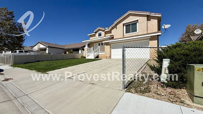 4 bed, 2.5 bath, 1754 sqft, $2,400 — Photo 3