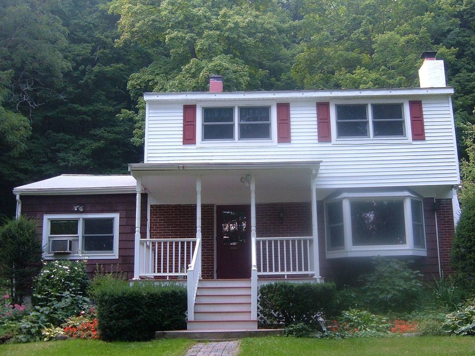 Private 4 Bedroom Colonial