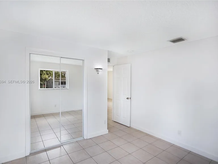 1522 SW 30th St #1 — Photo 8