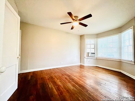 2nd image of 425 Maverick St #3