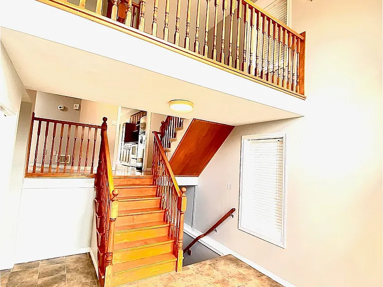 154 Severn Dr #UPPER — Photo 4