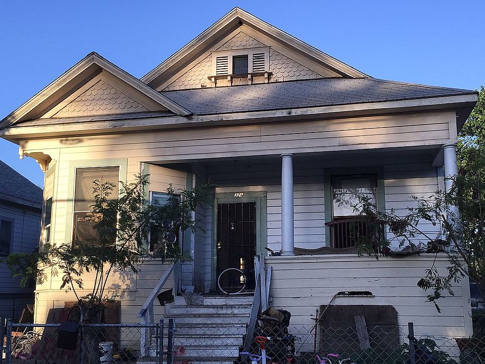 1st image of 326 N Sierra Nevada St