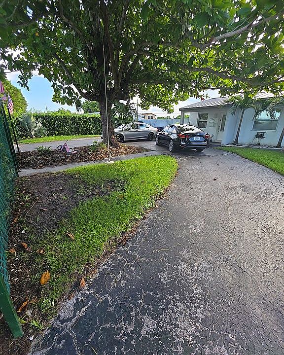 1st image of 13825 Monroe St