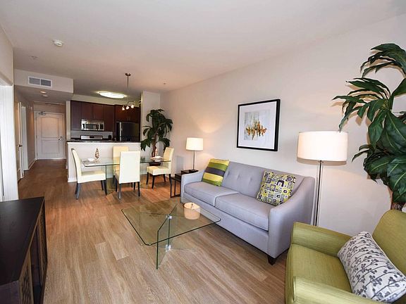 3rd image of 11642 Mayfield Ave #511