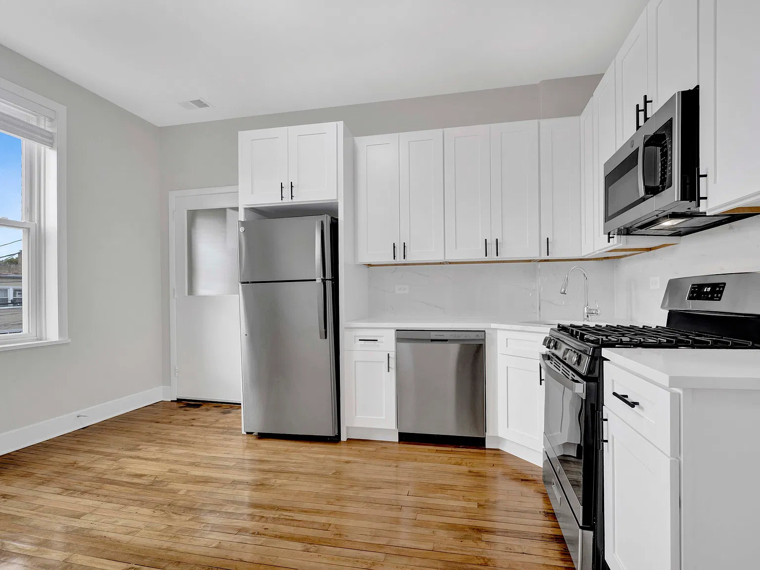 1 bed, $2,495 — Photo 2