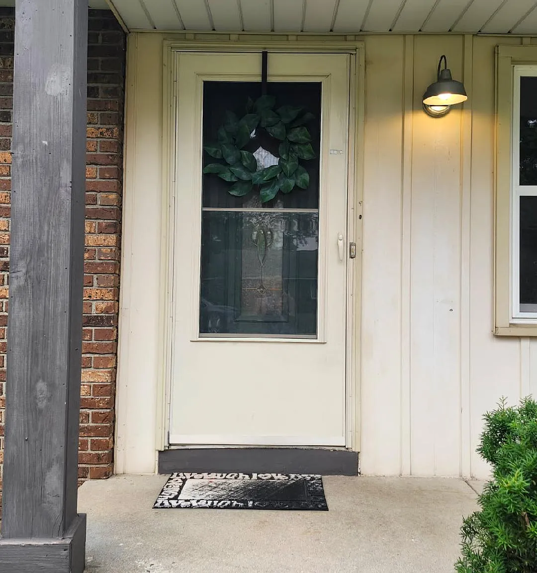3 bed, 1900 sqft, $2,200 — Photo 3
