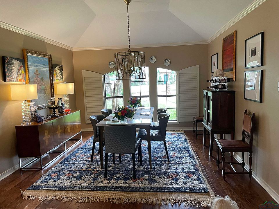 2nd image of 1103 Lovers Ln