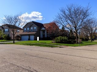 2944 Harvest Ln, Lindenhurst, IL 60046