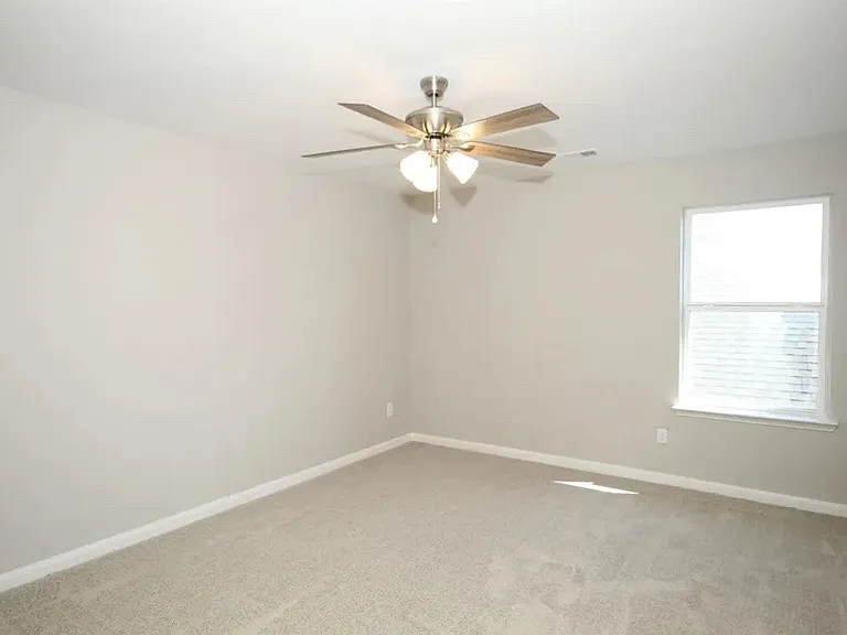 2136 Mulberry Dr — Photo 16
