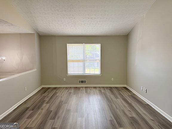 4th image of 3090 Creel Rd