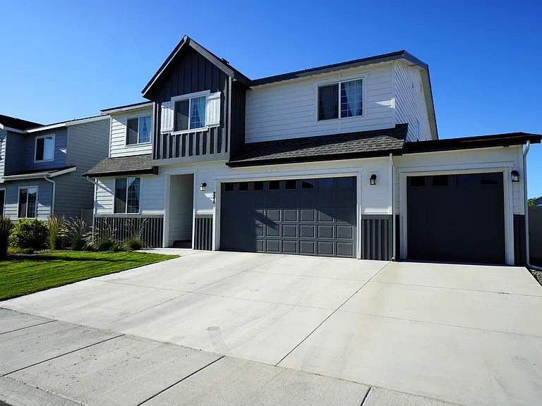 245 E Caldera St — Photo 2