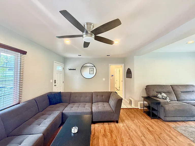 1 E Gibbs Cir — Photo 4