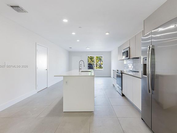 4th image of 2505 NE 193rd St #4108