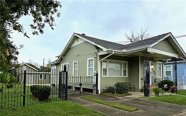 2 bed, 2.5 bath, 2052 sqft, $1,650 — Photo 2