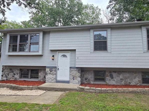 8 Kim Ln, Sicklerville, NJ 08081