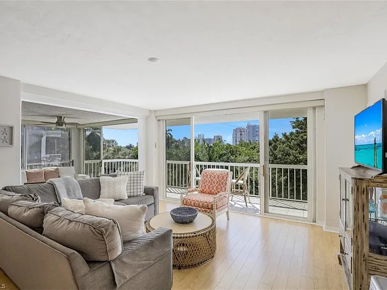 5501 Heron Point Dr #201 — Photo 1