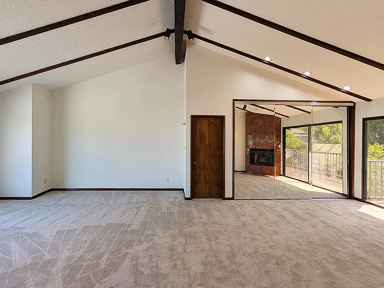 545 Hillgreen Dr — Photo 40