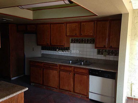 5th image of 3171 Arville St