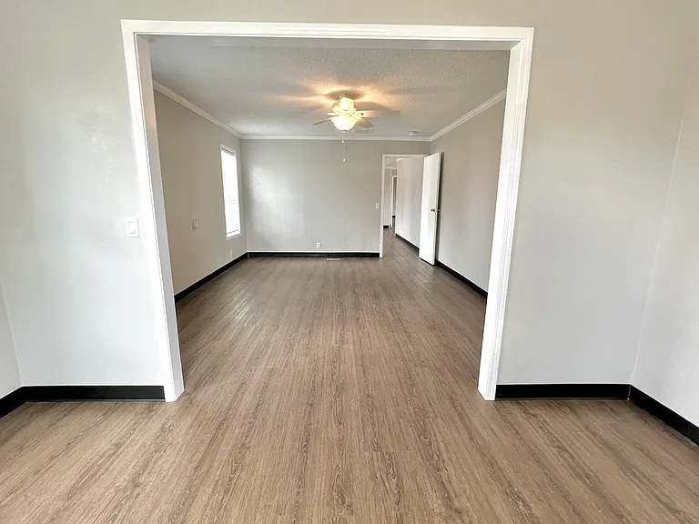 205 S Elm St — Photo 15