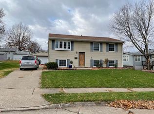 2340 N Birchwood Ave, Davenport, IA 52804