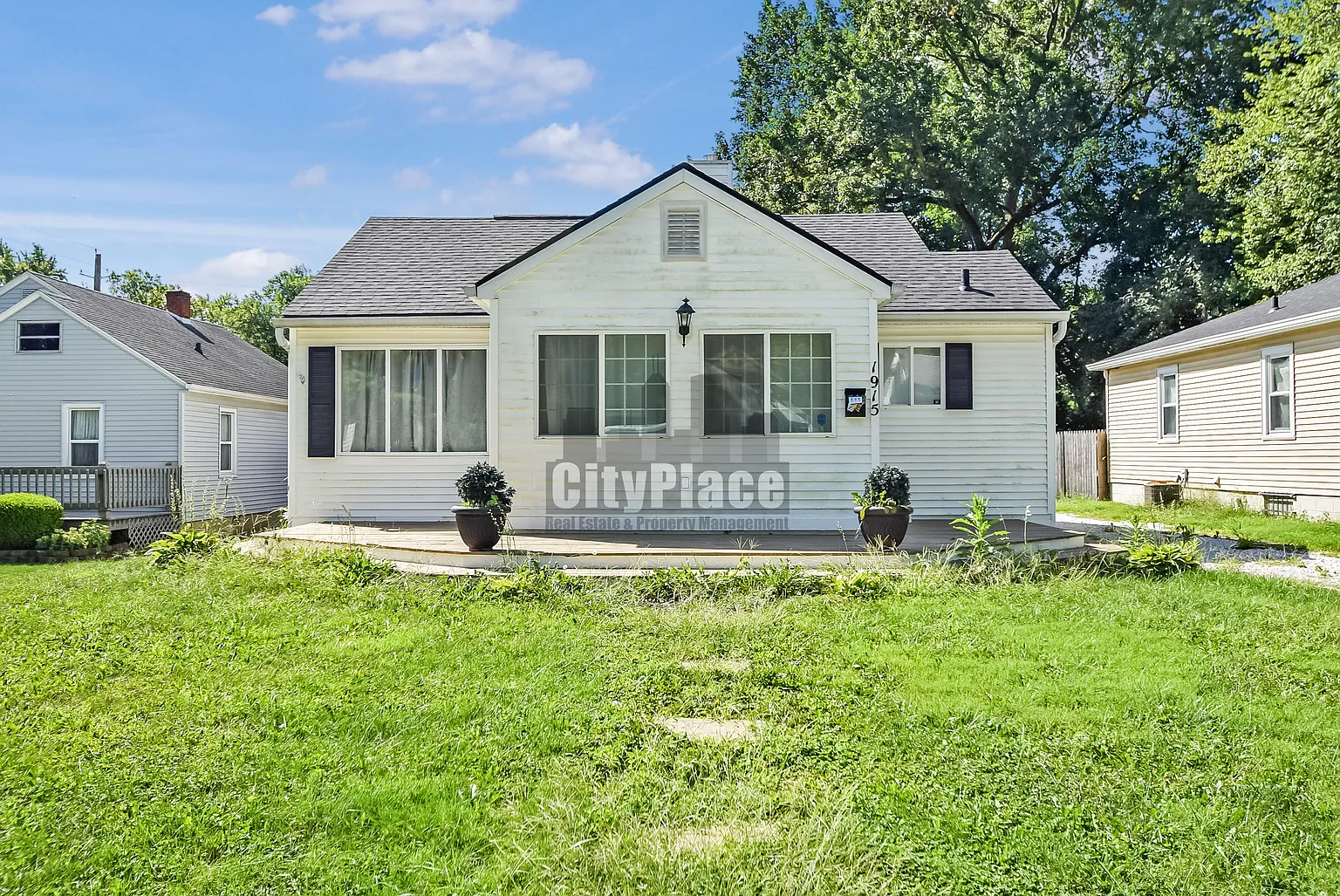 1915 E 65th St photo 1