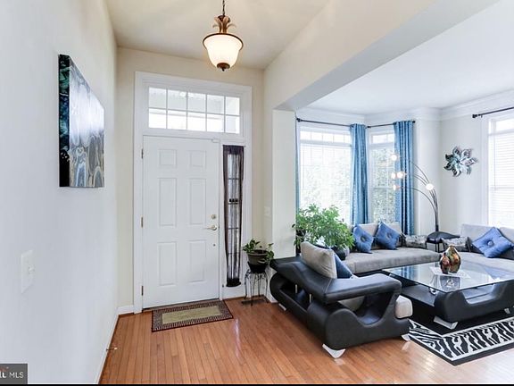 2nd image of 46043 Earle Wallace Cir