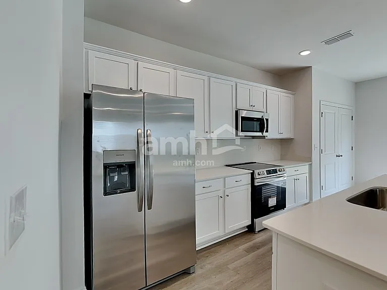 1135 Livengood Way — Photo 3