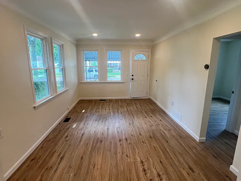 23392 Hazelwood Ave — Photo 4