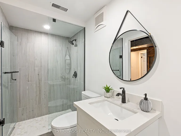 679 Village Pkwy — Photo 39