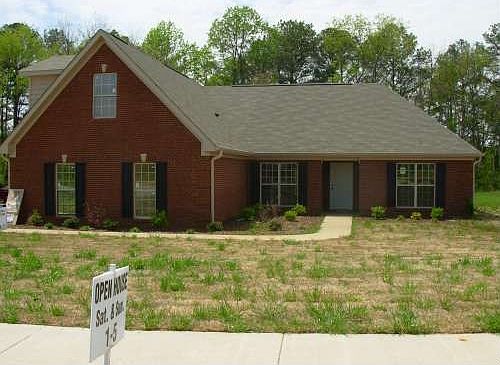 2nd image of 204 Magnolia Gln