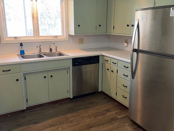 5th image of 842 Fir Ave